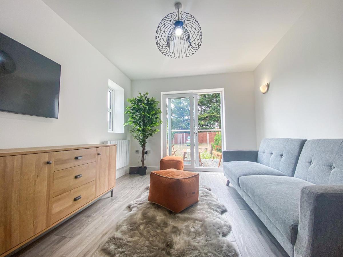 2 Bedroom City Centre Apartment In High Wycombe With Parking Exteriér fotografie