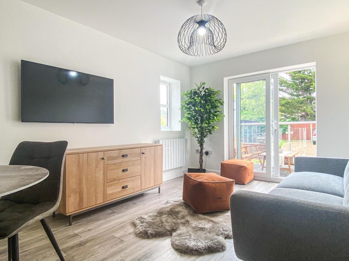 2 Bedroom City Centre Apartment In High Wycombe With Parking Exteriér fotografie