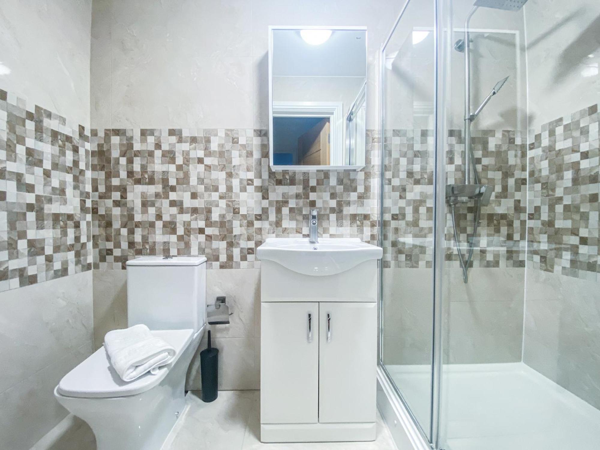 2 Bedroom City Centre Apartment In High Wycombe With Parking Exteriér fotografie