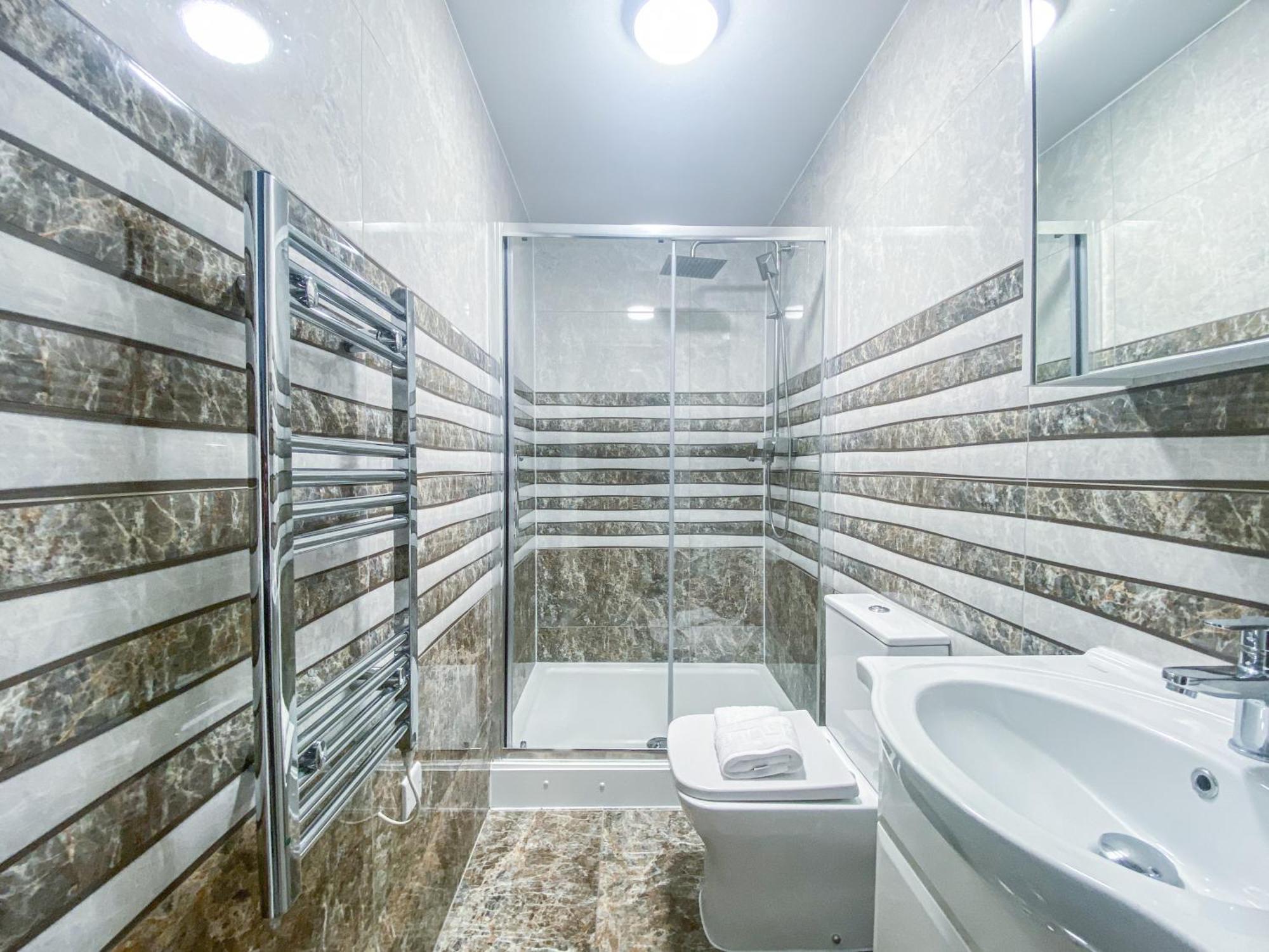 2 Bedroom City Centre Apartment In High Wycombe With Parking Exteriér fotografie