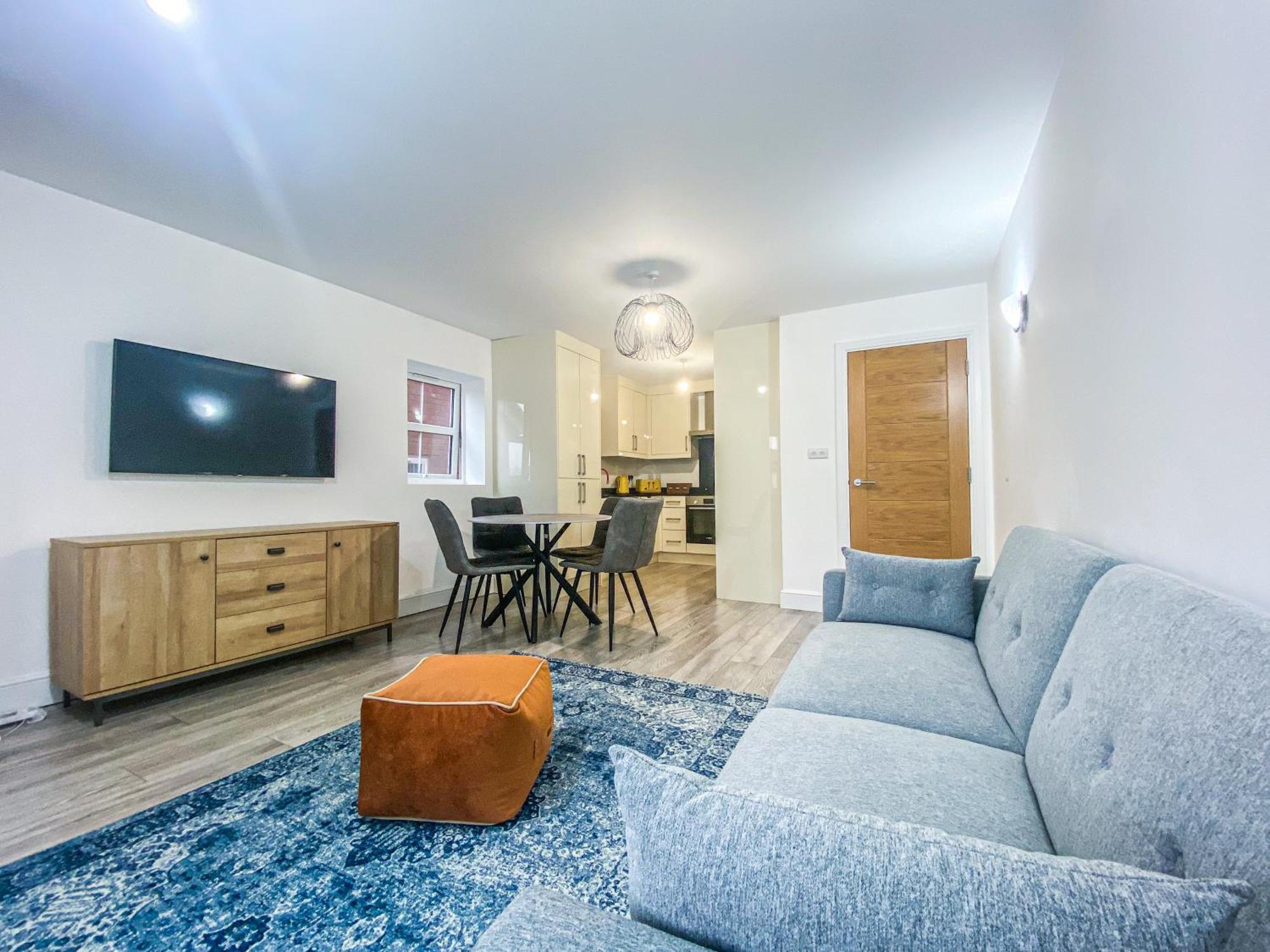 2 Bedroom City Centre Apartment In High Wycombe With Parking Exteriér fotografie